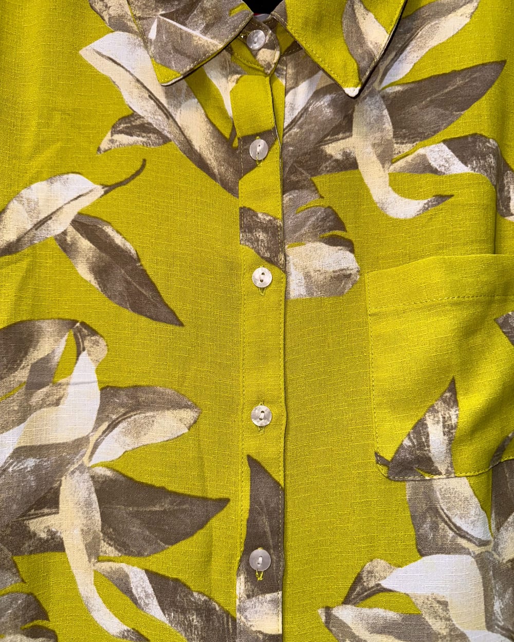 Camisa de hojas 🍂 ✨ vista 2