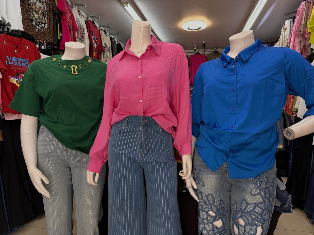 ✨ Atrévete a lucir diferente y a brillar con los outfits que tene