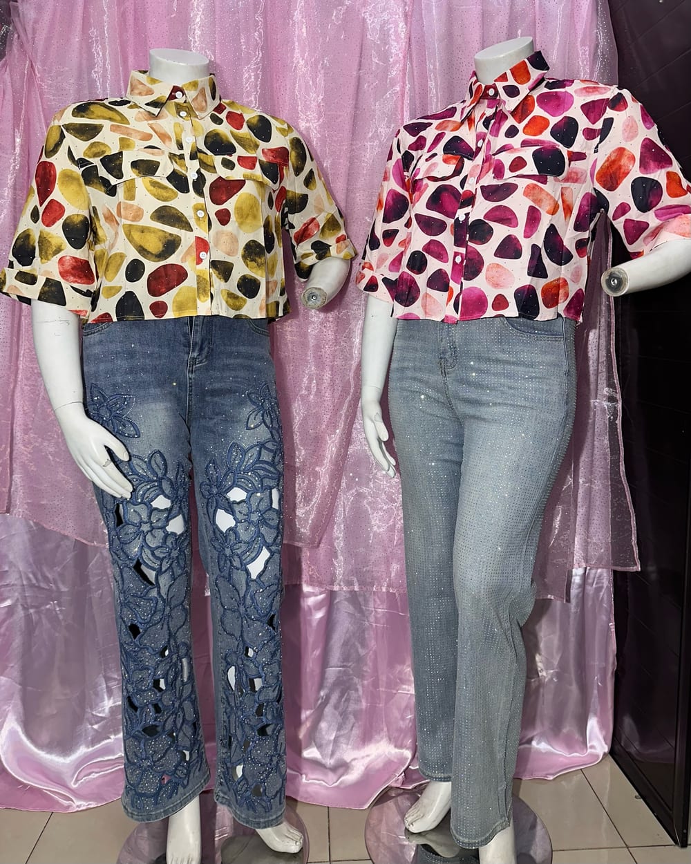 Camisa de estampado y cristal✨💎🤩 vista 2