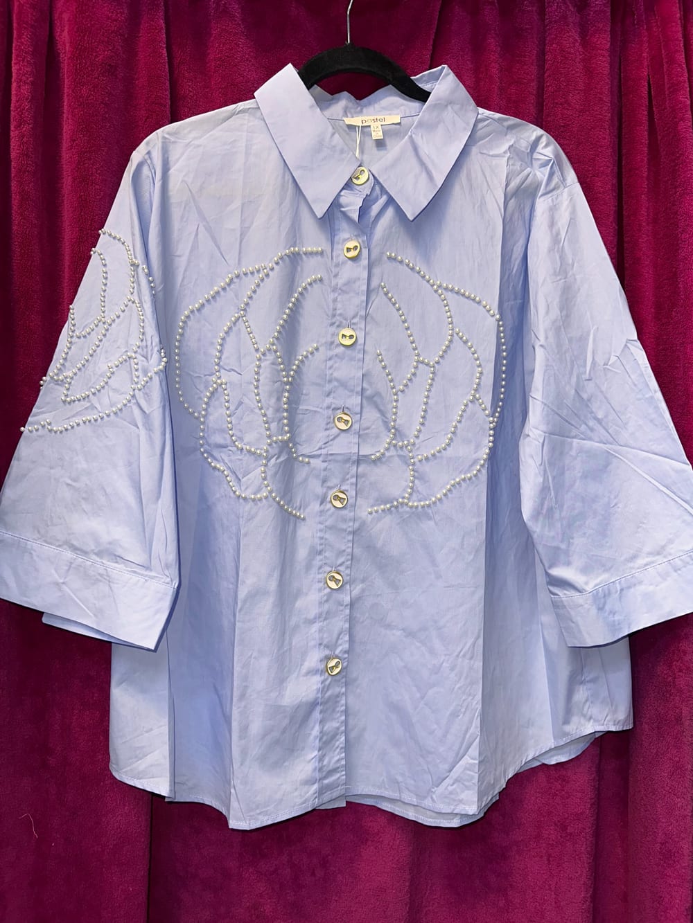 Camisa con detalles de Perla 💎✨