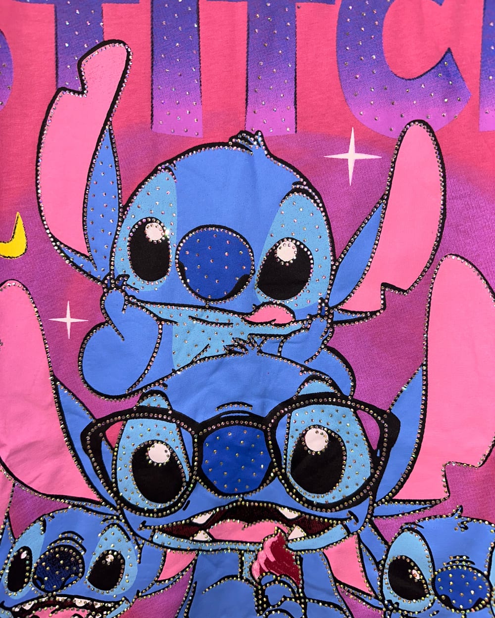 Playera de personaje con cristales✨ vista 2