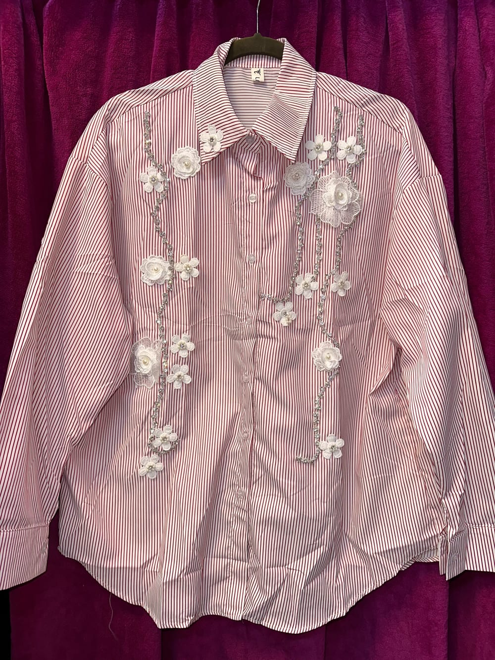 Camisa básica rayada con detalles de Flor, encaje y cristales💎✨