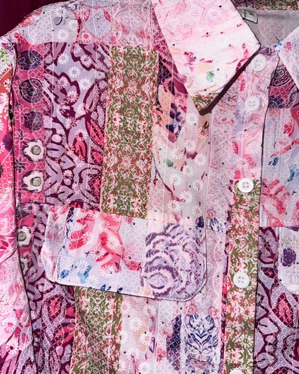Camisa de mezcla de flores con detalle pequeño de cristal ✨💎🌸 vista 2