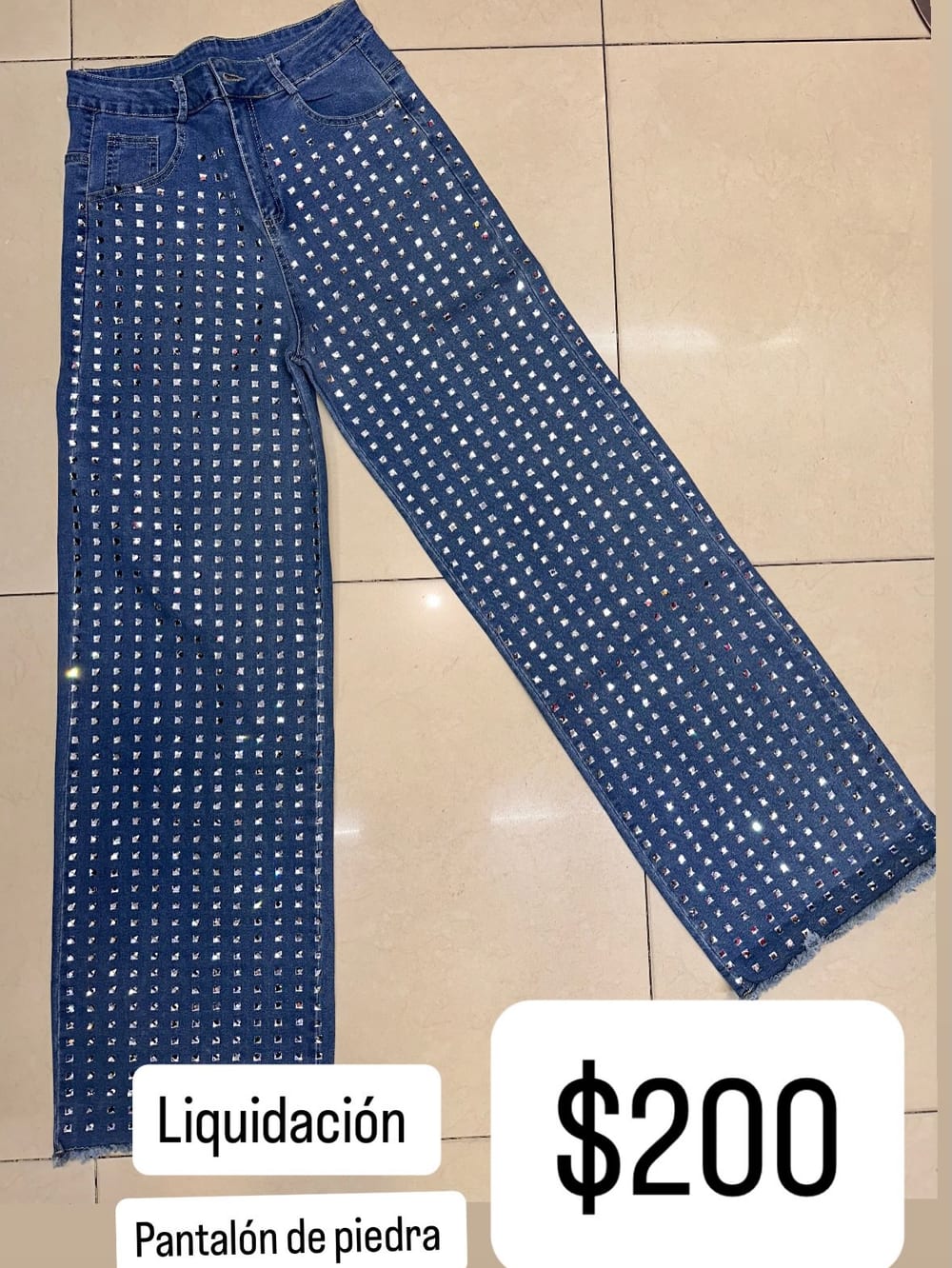 Pantalón seleccionado de brillos en $200 vista 2